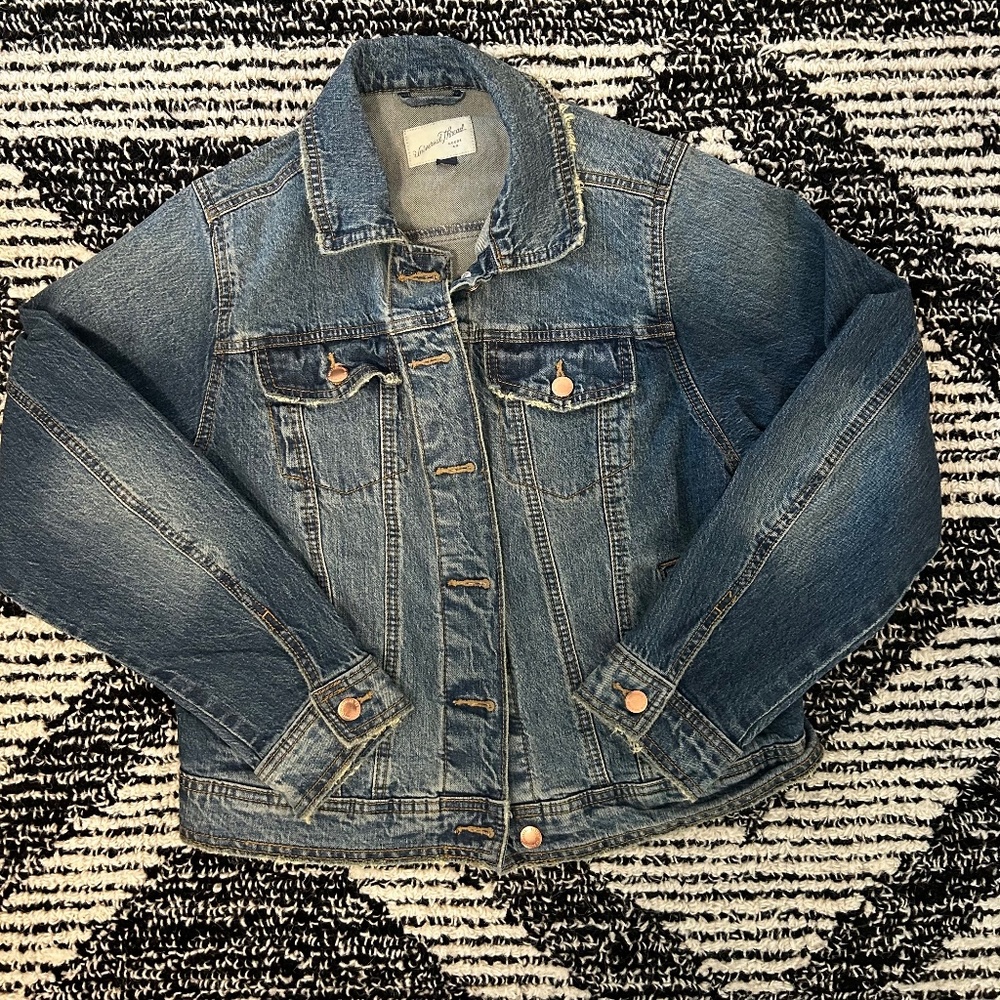 NWOT oversized distressed denim jacket size small